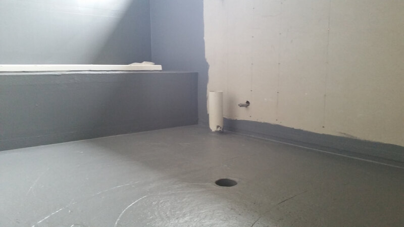 Cần vệ sinh bề mặt sạch sẽ trước khi thi công