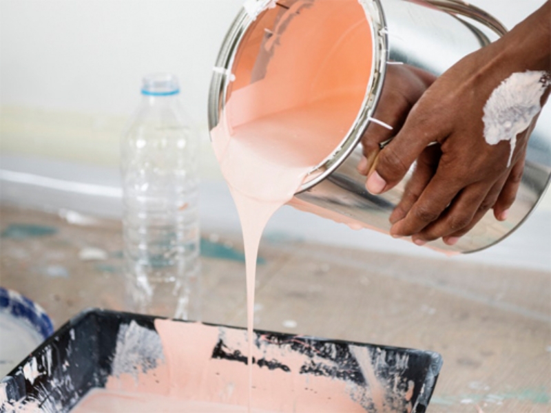 Tỷ lệ pha sơn chống thấm chỉ nên ở mức 5% thể tích thùng sơn