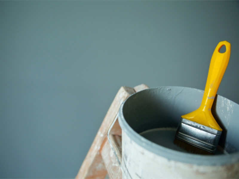 Tỷ lệ pha sơn nước nội thất là 10% thể tích thùng sơn