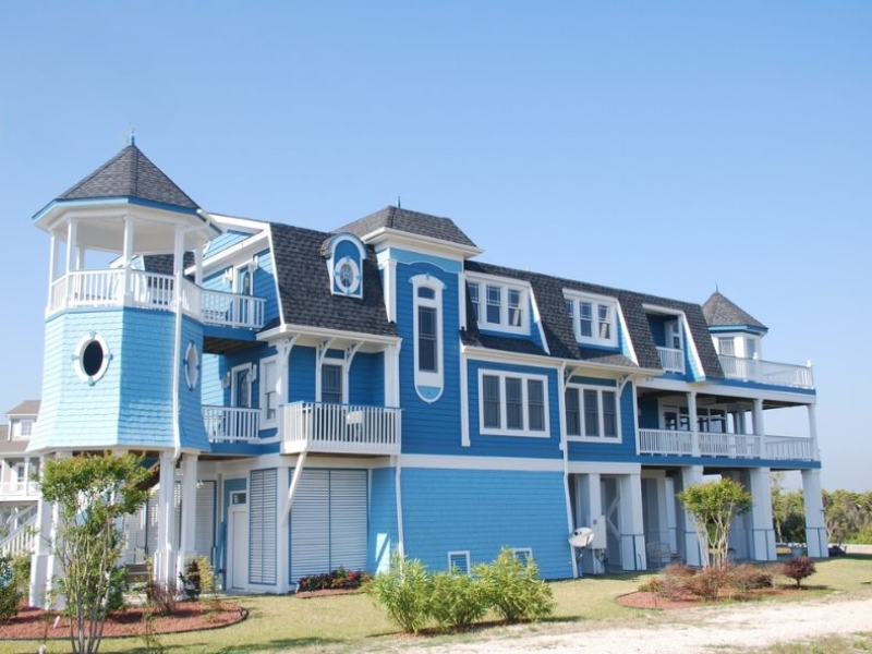 Ngoại thất nhà phố sang trọng hơn với màu xanh nước biển đậm Ngoại thất nhà phố sang trọng hơn với màu xanh nước biển đậm