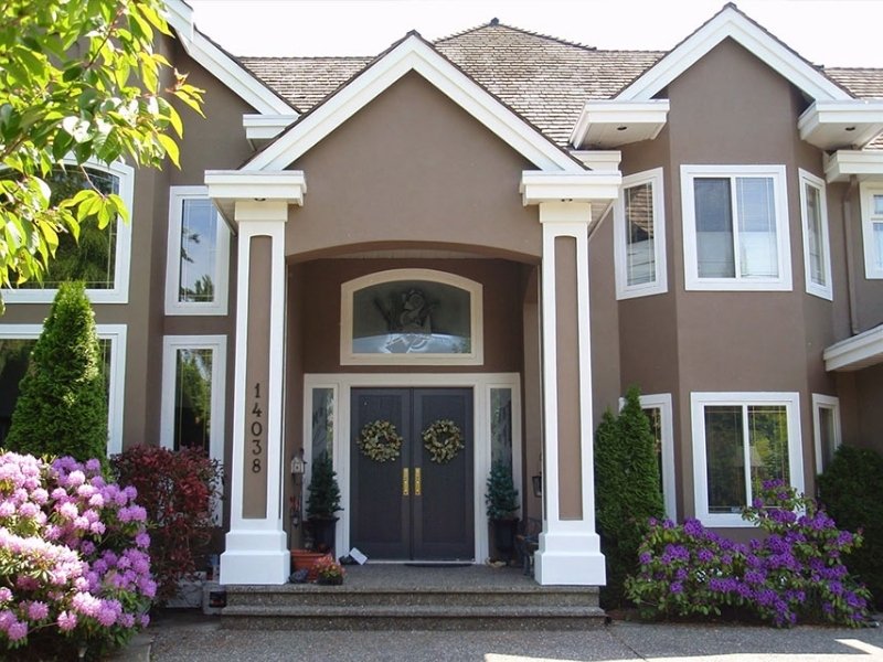 Màu nâu đất mang lại nét đẹp trầm mặc và sự vững chãi cho ngoại thất Màu nâu đất mang lại nét đẹp trầm mặc và sự vững chãi cho ngoại thất