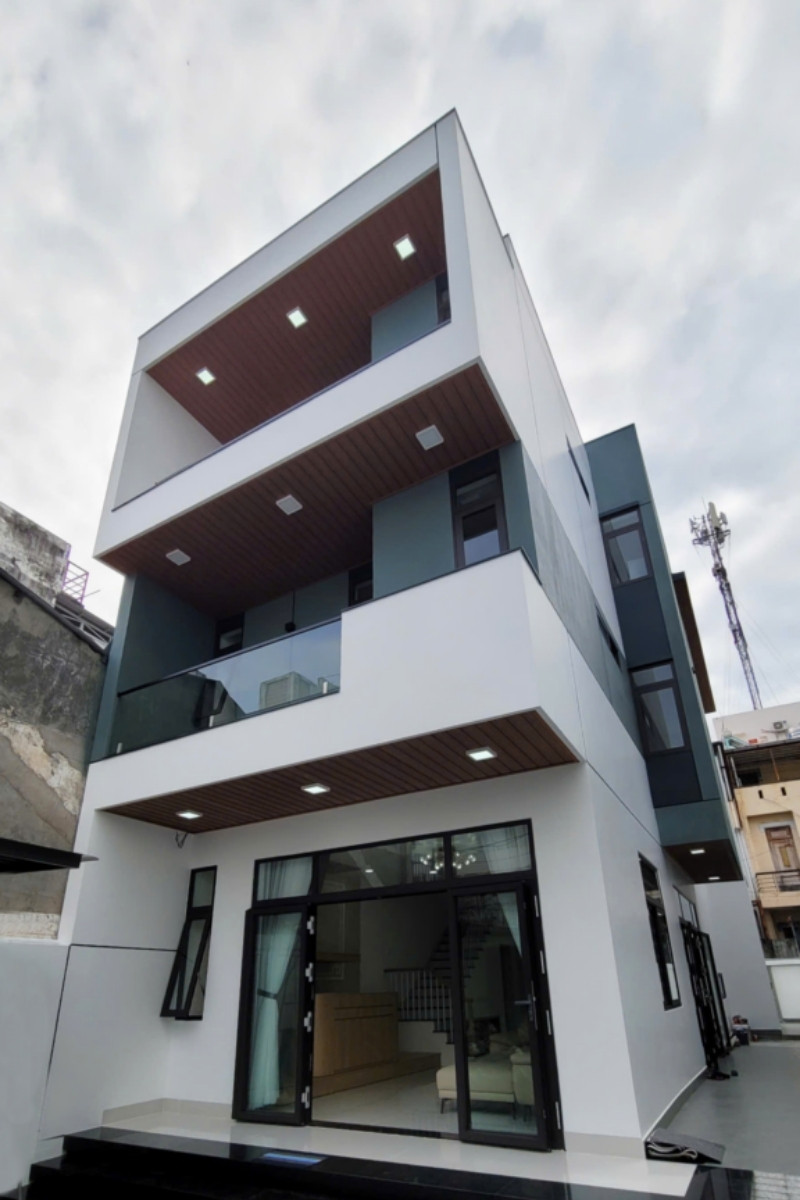 Sự hòa quyện giữa sơn trắng và gỗ tạo nên vẻ đẹp mộc mạc và sang trọng