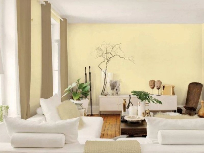 Sắc vàng kem nhạt giúp không gian trở nên thoáng đãng và bắt sáng tự nhiên tốt hơn