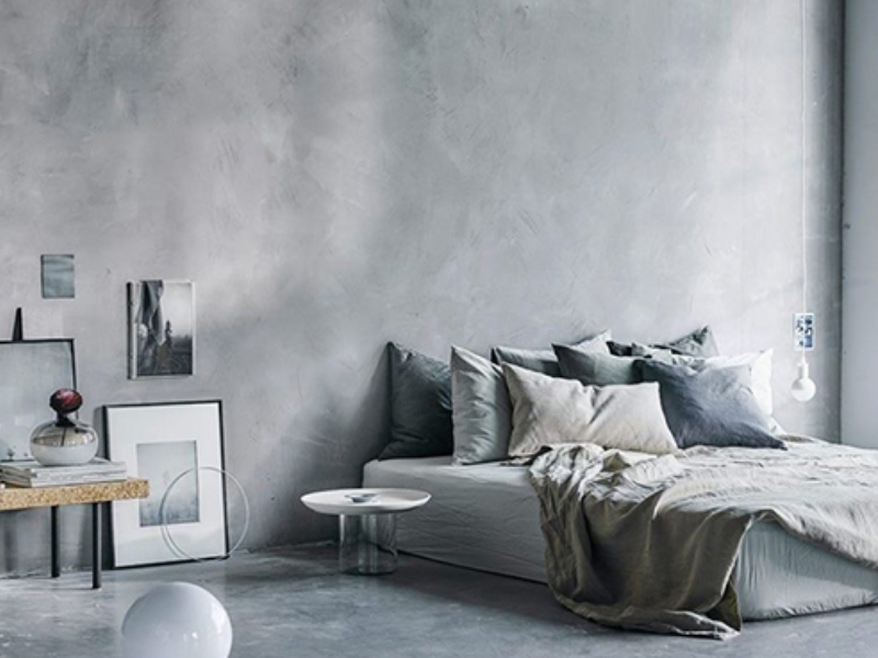 Màu xám xi măng mang lại vẻ đẹp thô mộc nhưng vẫn đầy đủ sự tiện nghi hiện đại