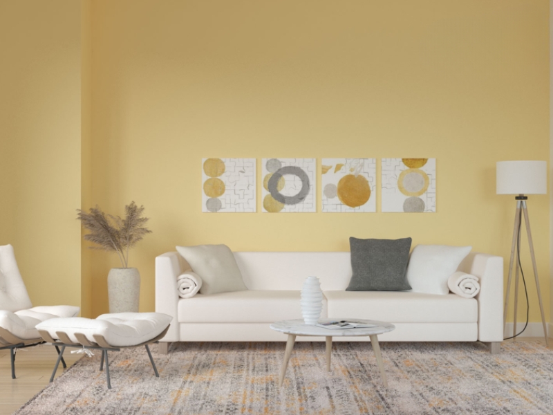 Lớp sơn vàng ánh kim nhạt tạo hiệu ứng bắt sáng nhẹ nhàng cho không gian nội thất