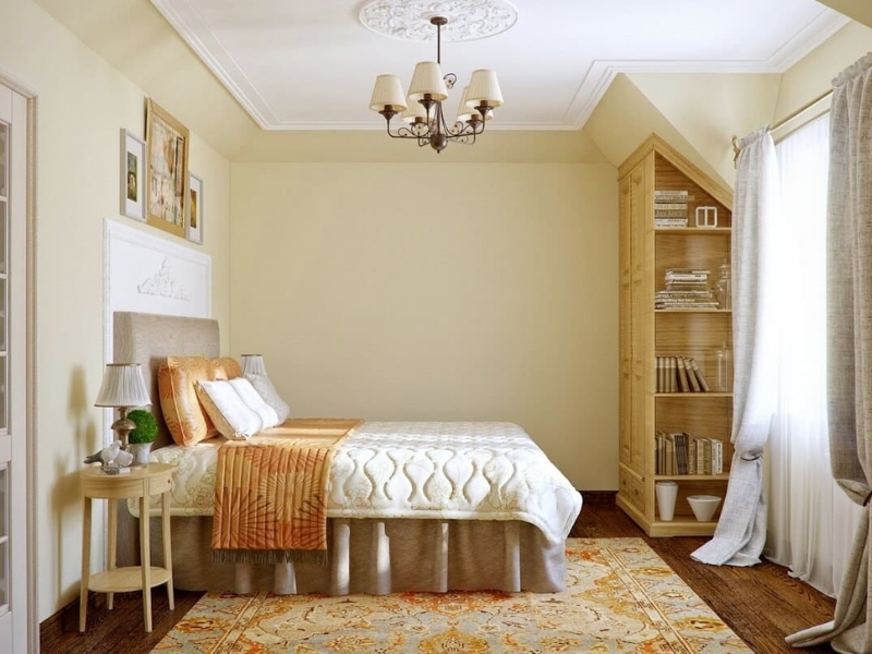 Nội thất gỗ kết hợp cùng tường màu vàng kem tạo nên không gian sống sang trọng