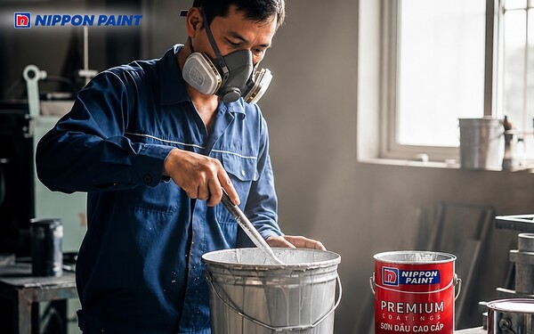 Khuấy đều sơn tránh hiện tượng lắng bột kẽm khi sử dụng khuấy đều sơn trước khi dùng